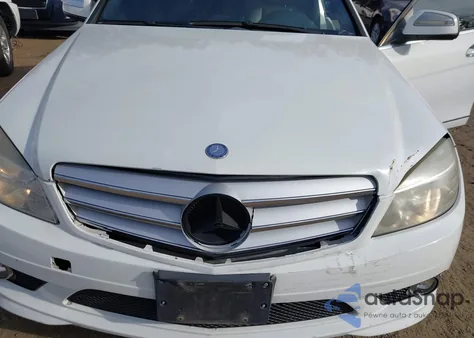 2008 Mercedes-Benz C 300 Luxury 4Matic/Sport 4Matic z USA, uszkodzony, nr VIN WDDGF81X38F187384